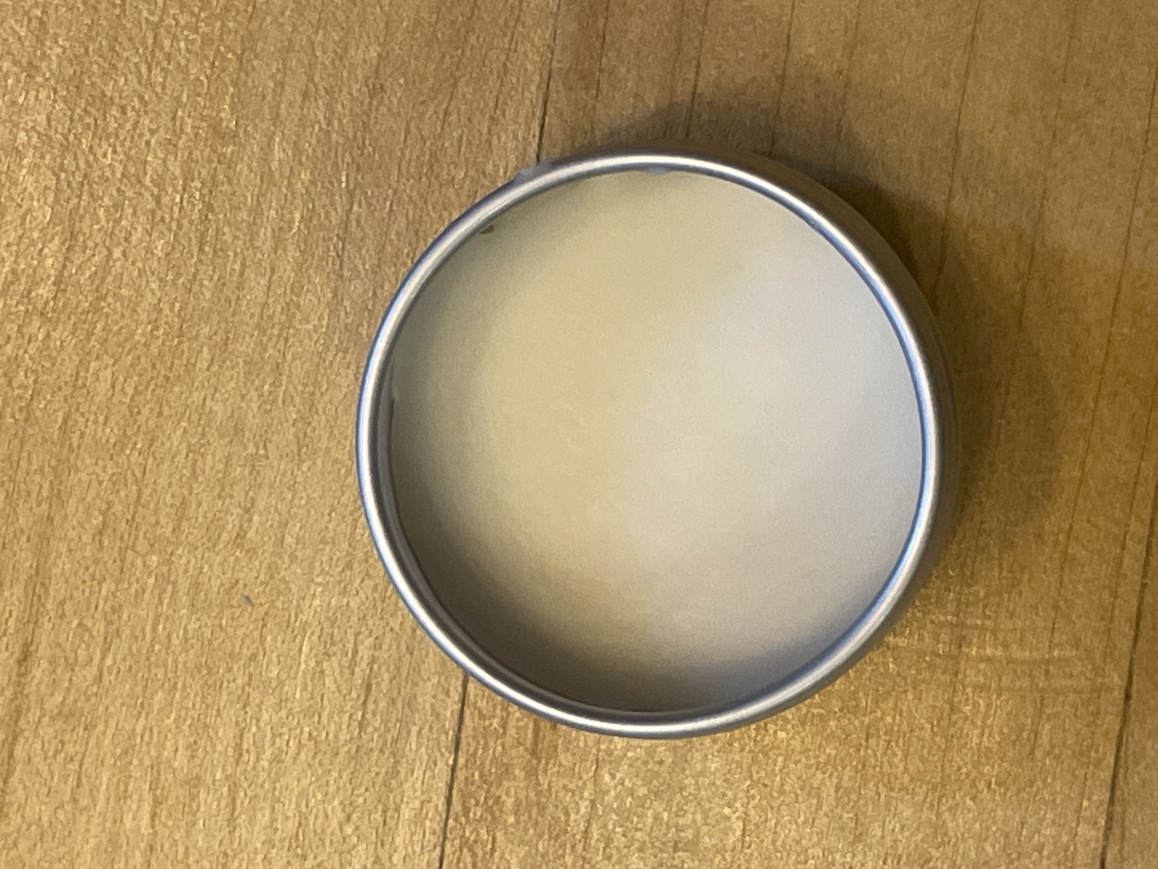 Open cream Bloomify lip balm tin